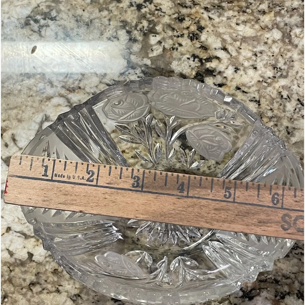 NWOT Vintage Clear Glass Bowl/Frosted roses Star bottom & sawtooth rim Elegant